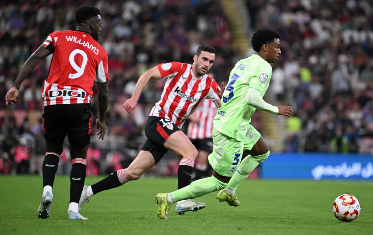 Inaki Williams, à esquerda (créditos: EPA)