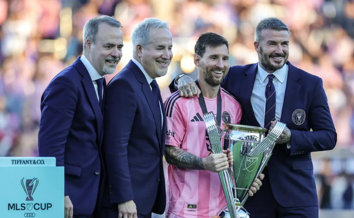 Beckham ao lado de Messi