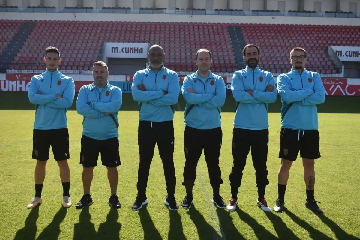 Hélder Cristóvão e equipa técnica do Penafiel