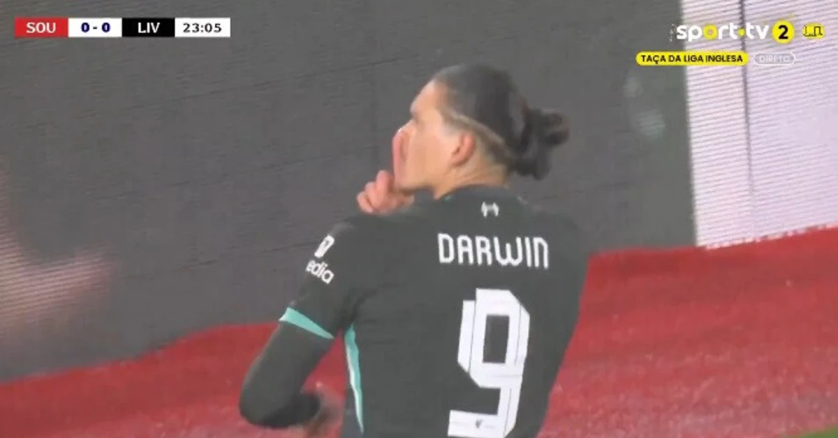 Imagem de contexto do artigo Darwin regressa aos golos pelo Liverpool na Taça da Liga inglesa. Ora veja