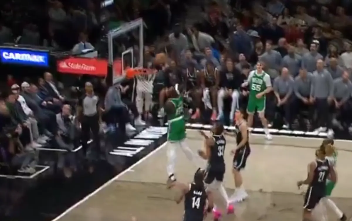 Imagem de contexto do artigo Neemias Queta em destaque com este afundanço na vitória dos Celtics contra os Nets