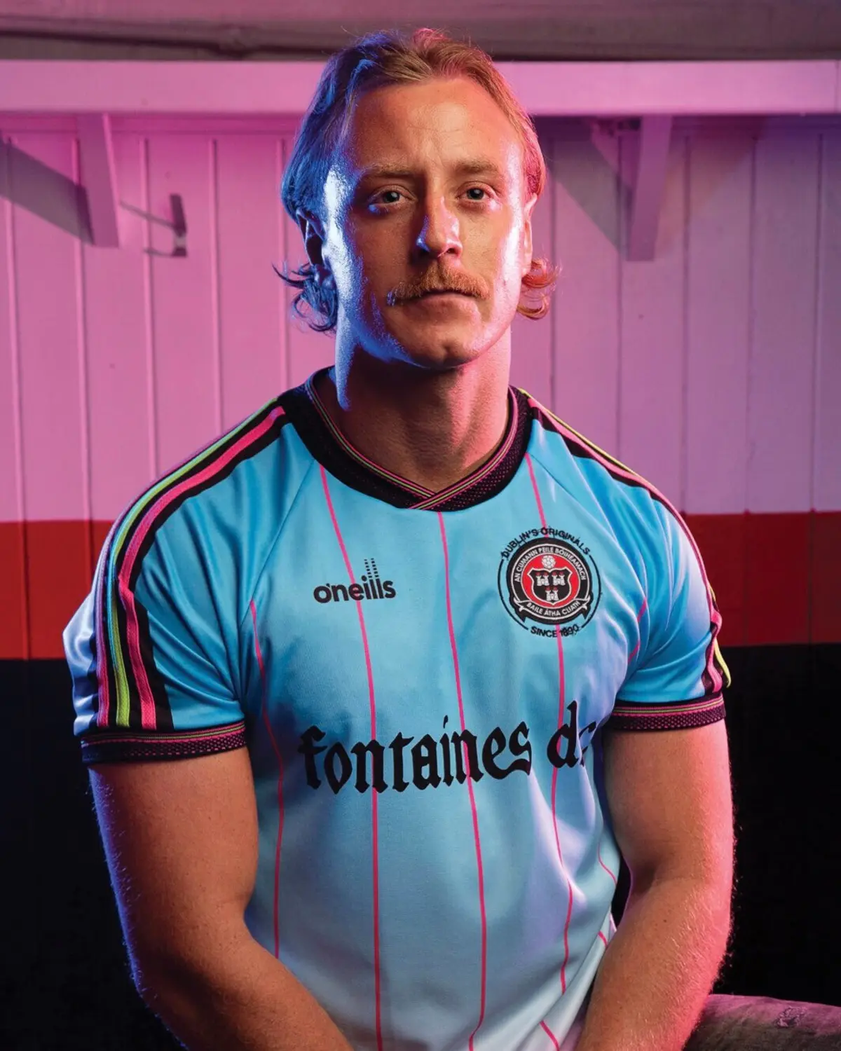 Imagem de contexto do artigo Fontaines D.C. junta-se ao clube Bohemian FC e lança camisolas solidárias para Gaza