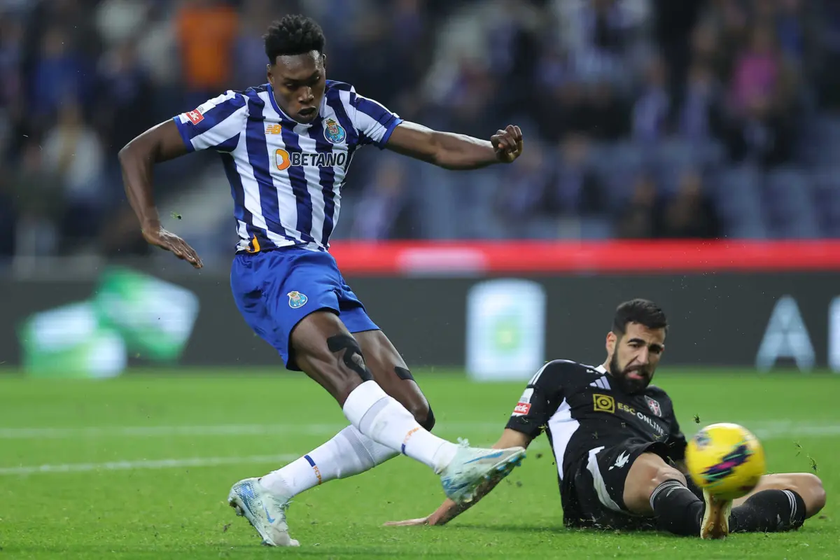 Samu remata para golo (Créditos: Miguel Pereira)