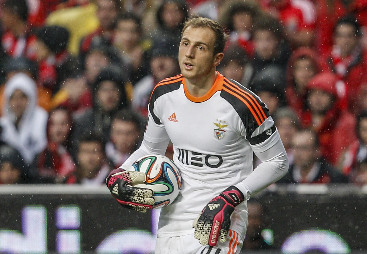 Imagem de contexto do artigo Cardozo "salvou" Oblak no Benfica: "Vão emprestar o nosso melhor guarda-redes?"