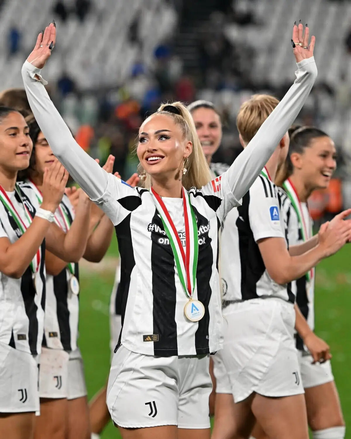 Alisha Lehmann festeja título italiano (créditos: Instagram)