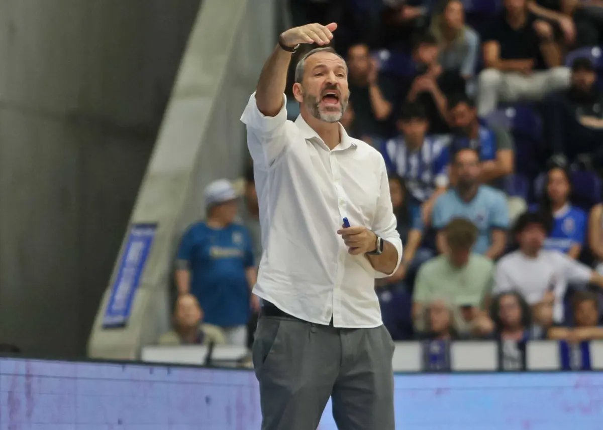 Fernando Sá, treinador do FC Porto (Créditos: José Carmo / Global Imagens)