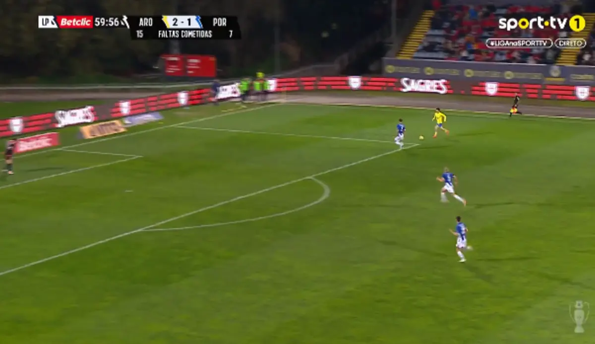 Imagem de contexto do artigo Jason aumenta a vantagem do Arouca frente ao FC Porto. Veja o lance