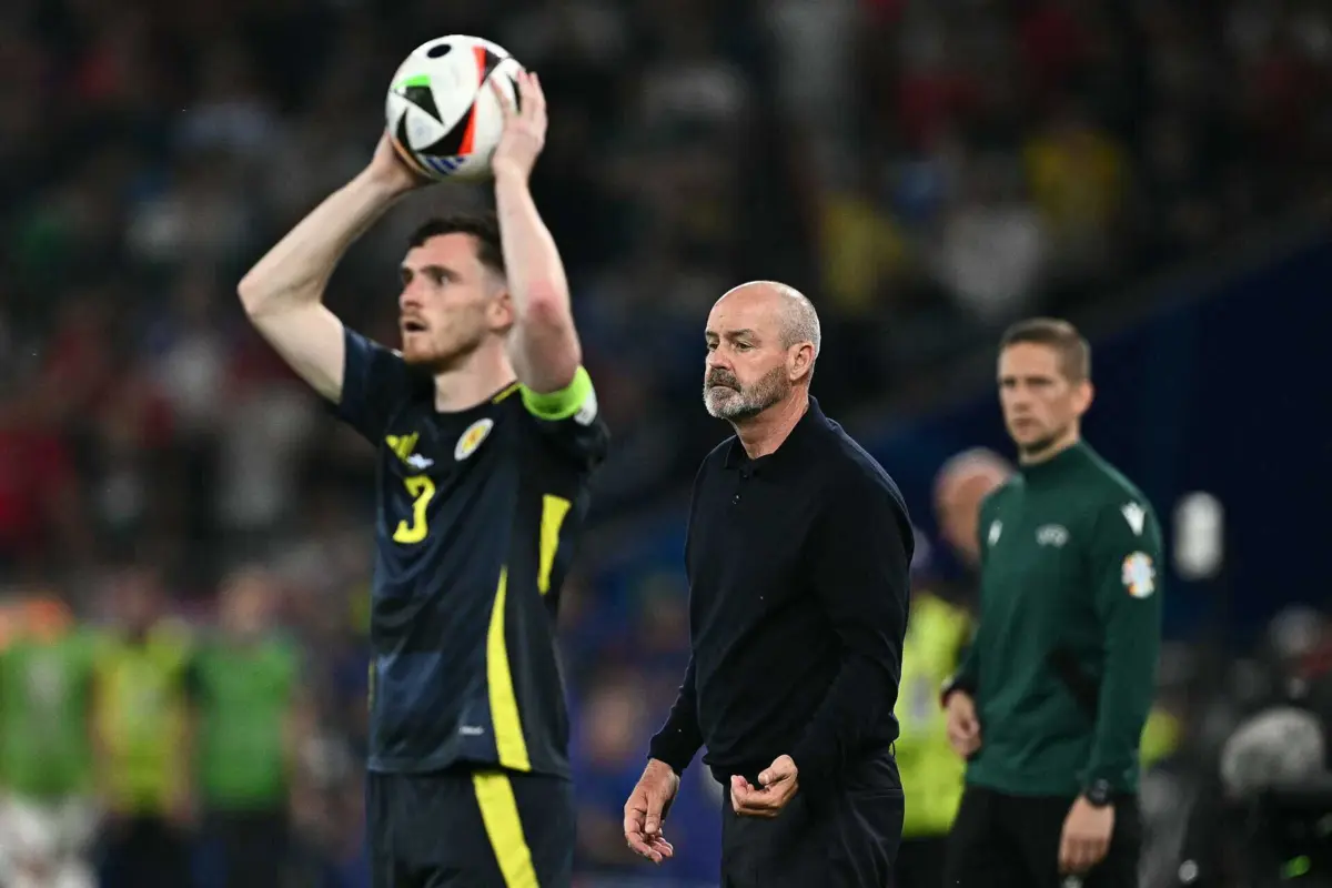 Steve Clarke (Créditos: Fabrice COFFRINI / AFP)