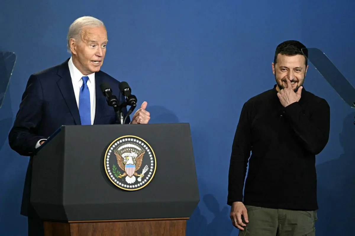 Joe Biden e Volodymyr Zelensky (créditos: Brendan SMIALOWSKI / AFP)