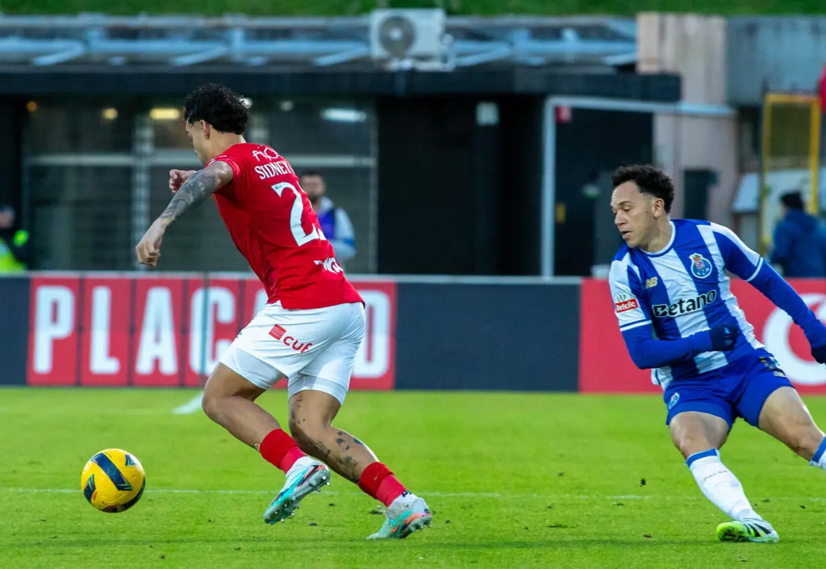 Sidney Lima, com a bola, e Pepê