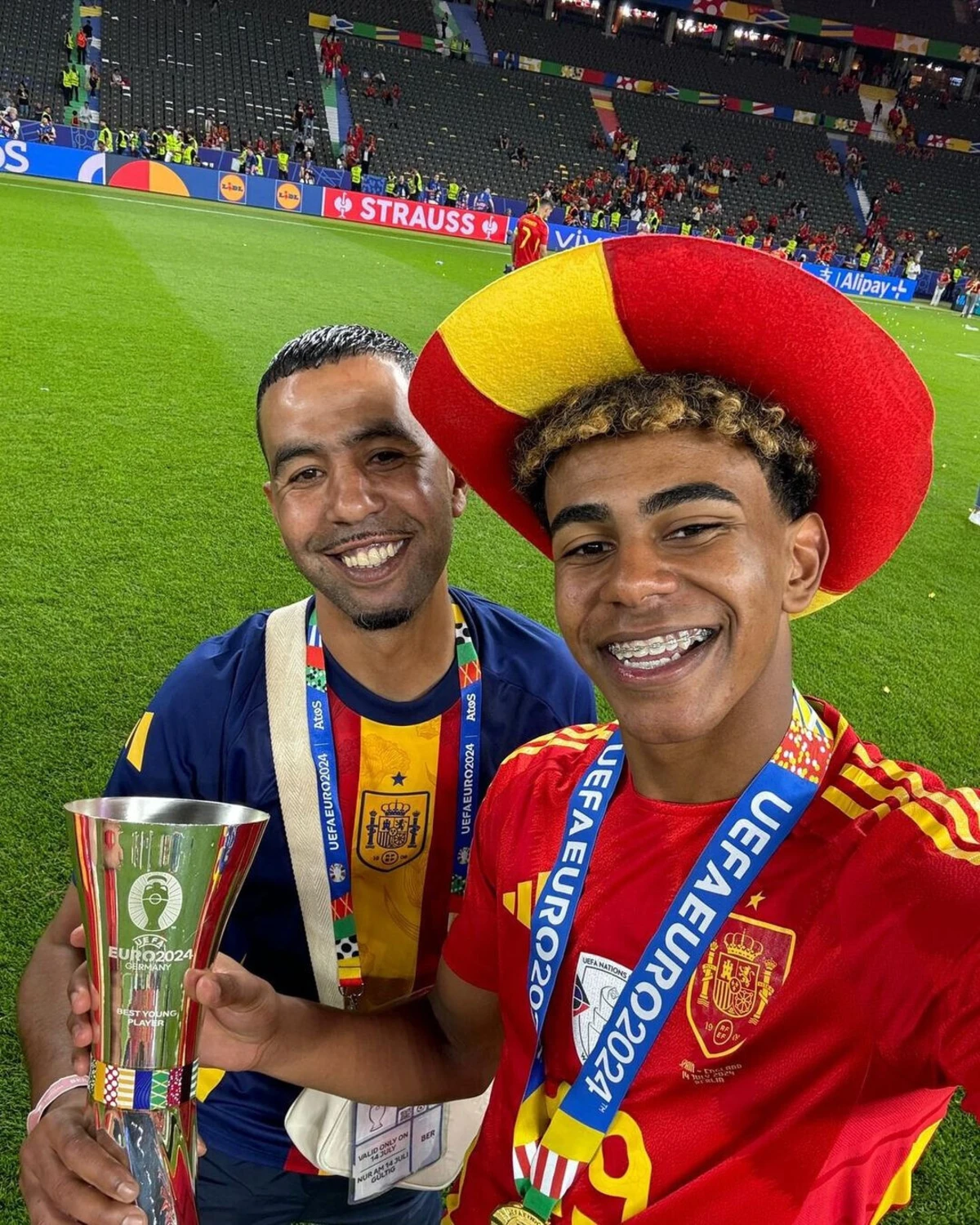 Mounir Nasraoui e Lamine Yamal