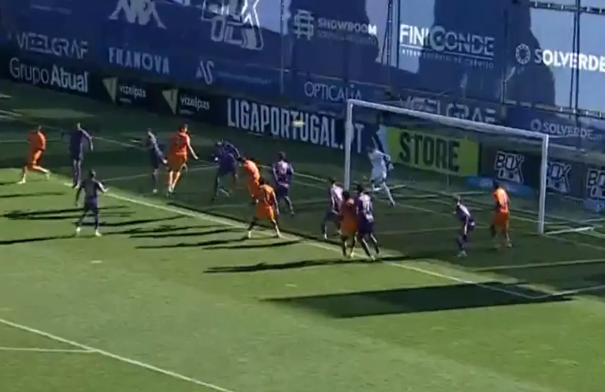 Imagem de contexto do artigo Cabeçada certeira de Luís Gomes a fazer o 1-1 no Vizela-FC Porto B