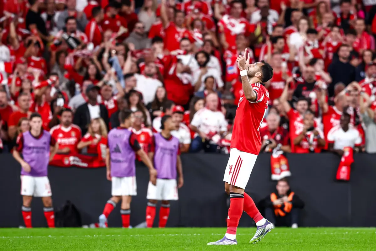 Pavlidis, goleador do Benfica