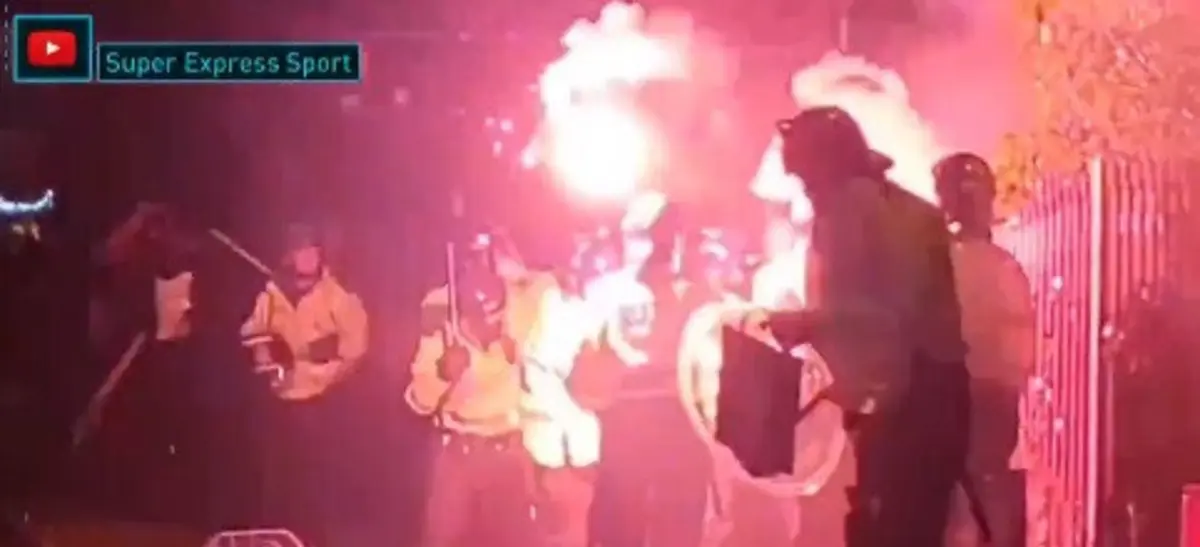 Violência antes do Aston Villa-Légia (Créditos: El Chiringuito TV)