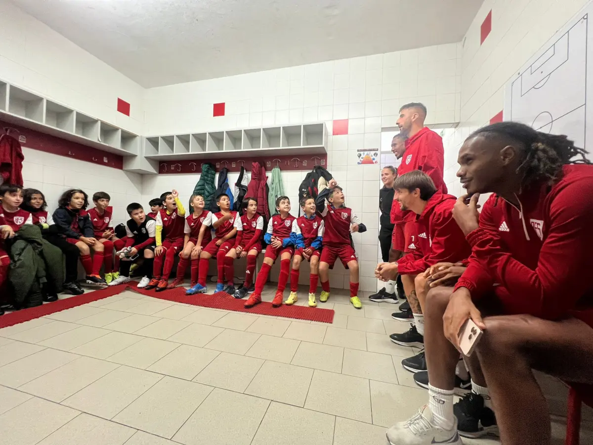 Imagem de contexto do artigo Plantel do Aves SAD fez visita aos jogadores da formação