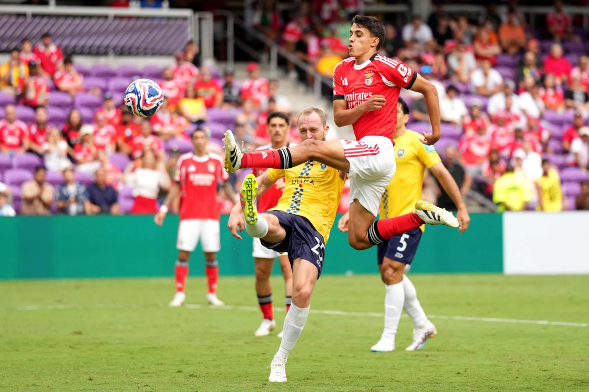 João Rego no jogo entre Benfica e Auckland City (créditos: Getty Images)