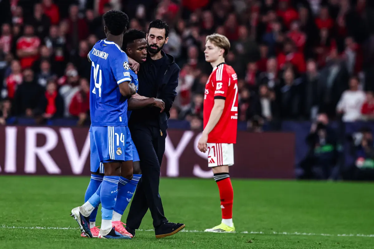 Vinícius Júnior com Álvaro Arbeloa
(Mário Vasa)