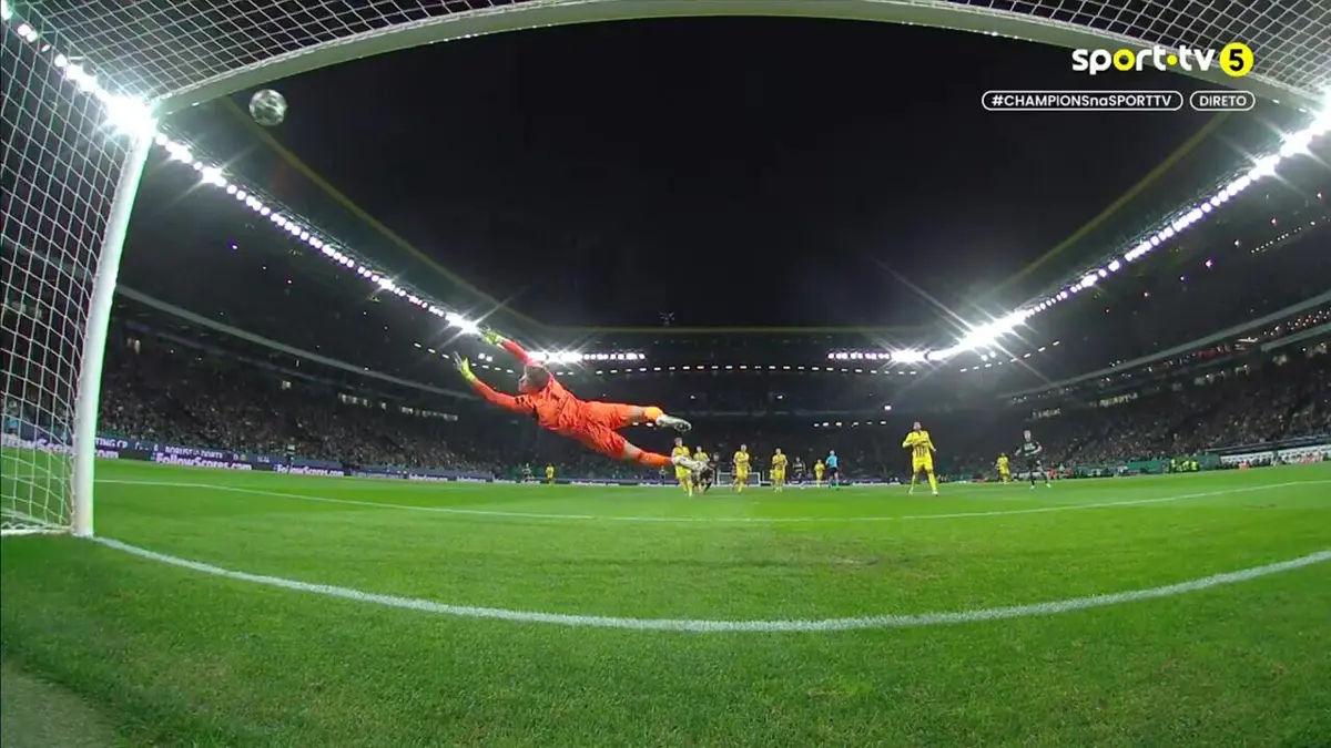 Imagem de contexto do artigo Sporting-Dortmund: bomba de Maxi Araújo acertou na trave. Ora veja