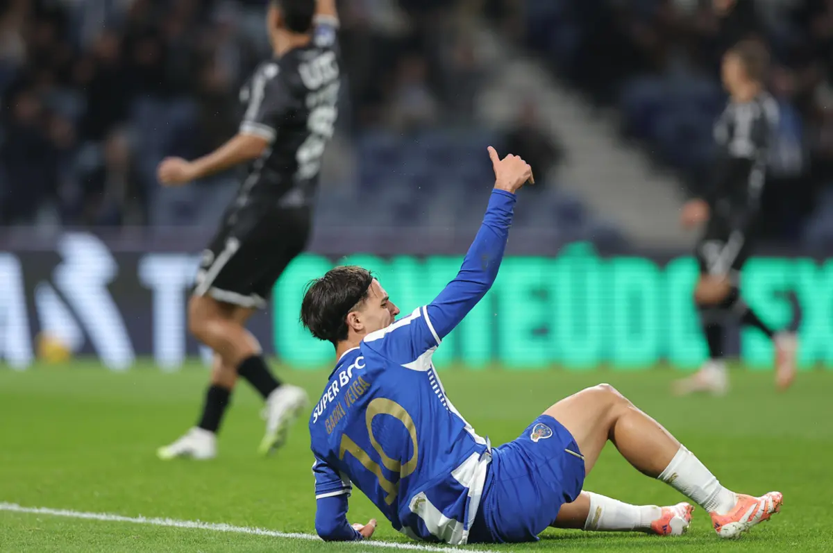 Gabri Veiga lesionou-se frente ao Vitória