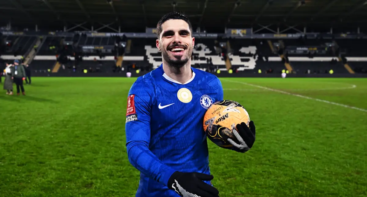 Pedro Neto levou a bola para casa