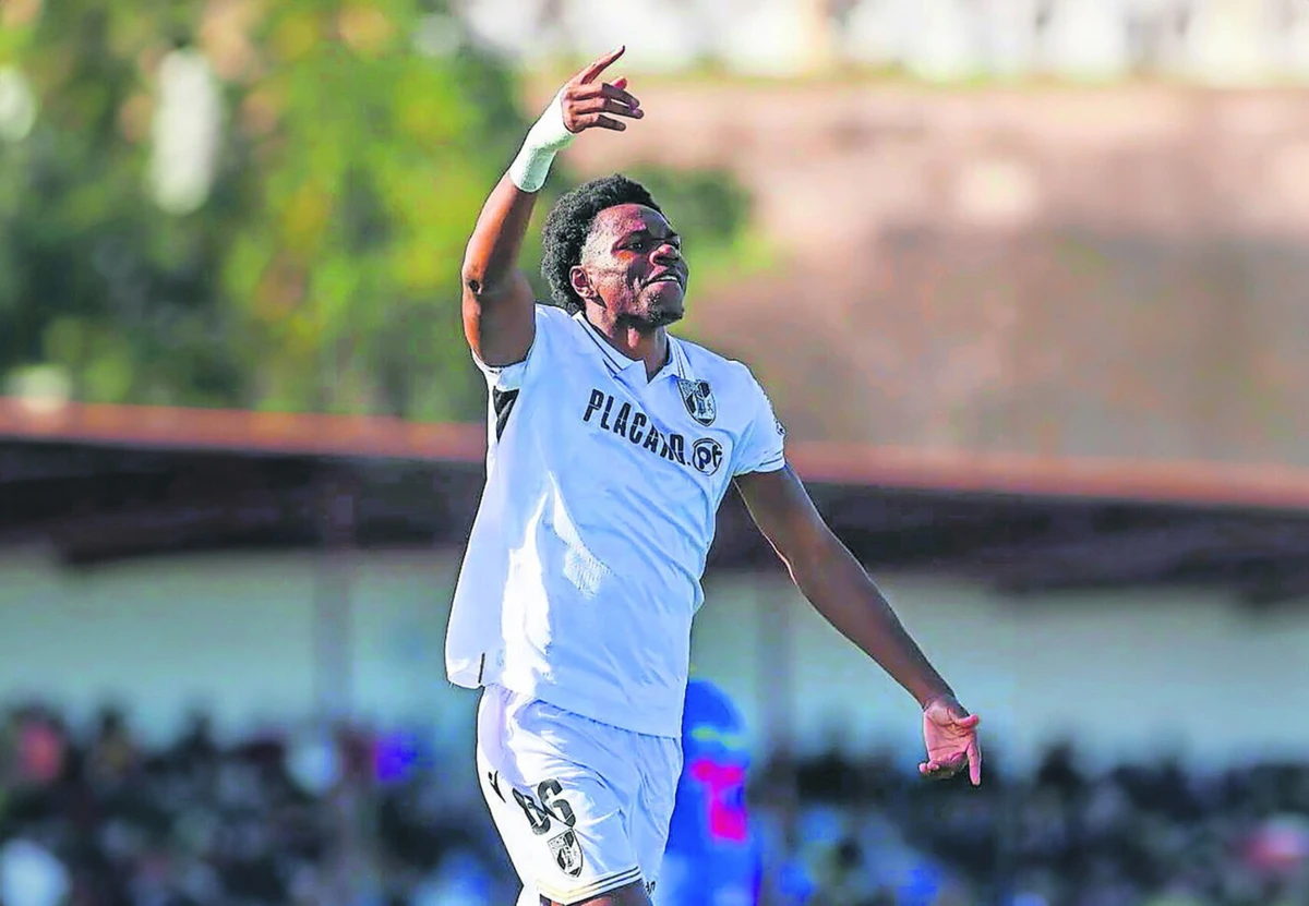 Dieu Michel de saída do Vitória