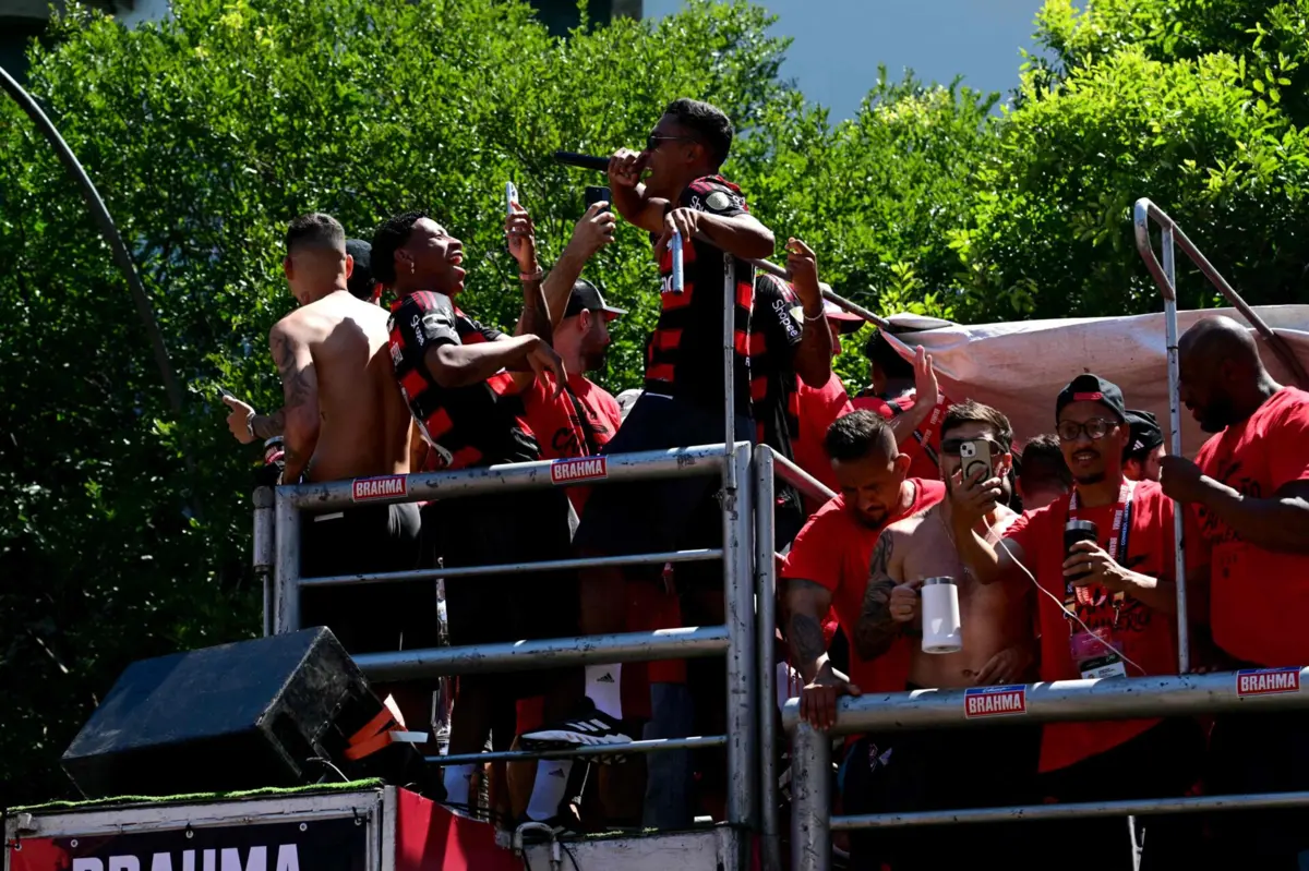 Gonzalo Plata esteve na festa com a equipa e também numa privada
