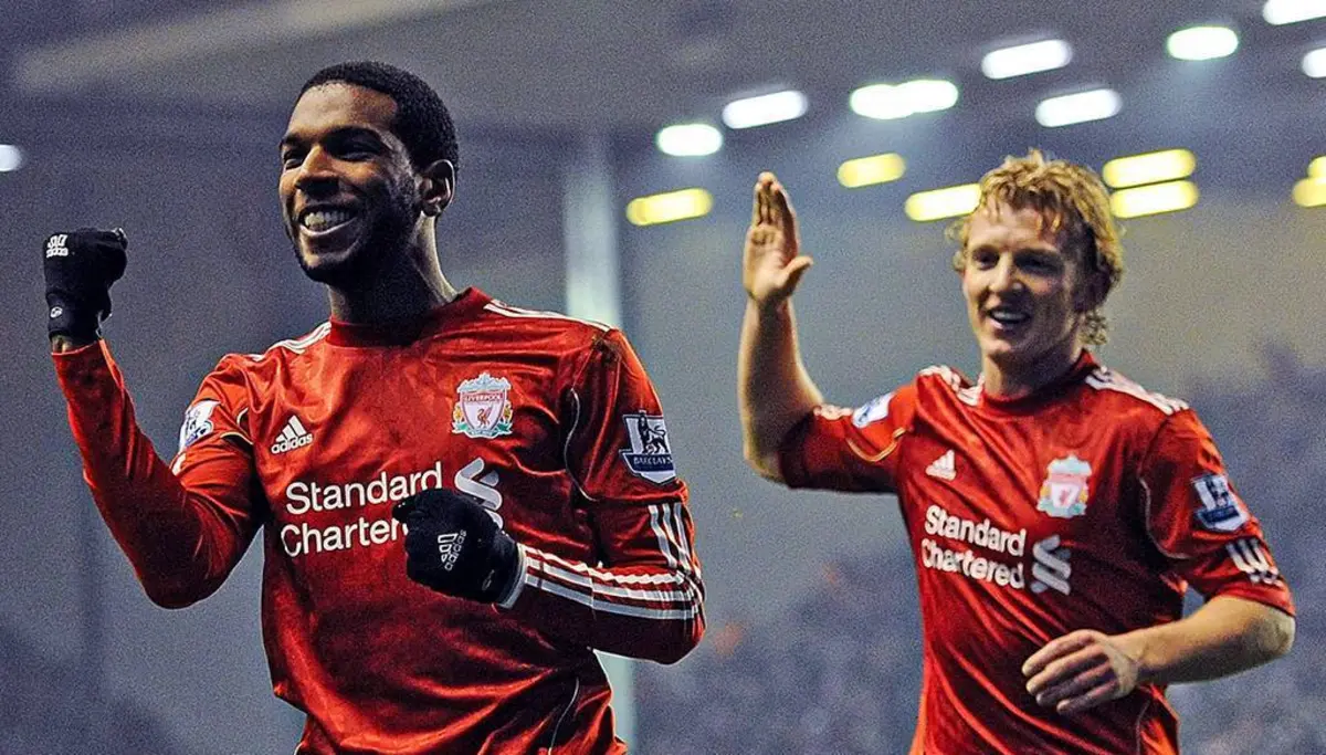 Ryan Babel, à esquerda