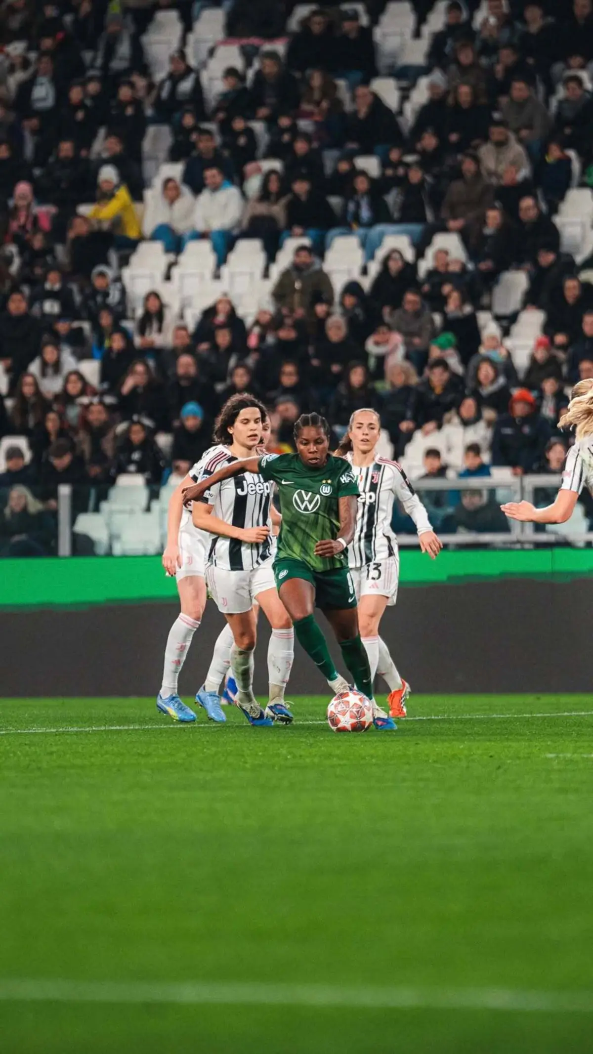 Imagem de contexto do artigo Wolfsburgo e Manchester United seguem em frente na Champions feminina