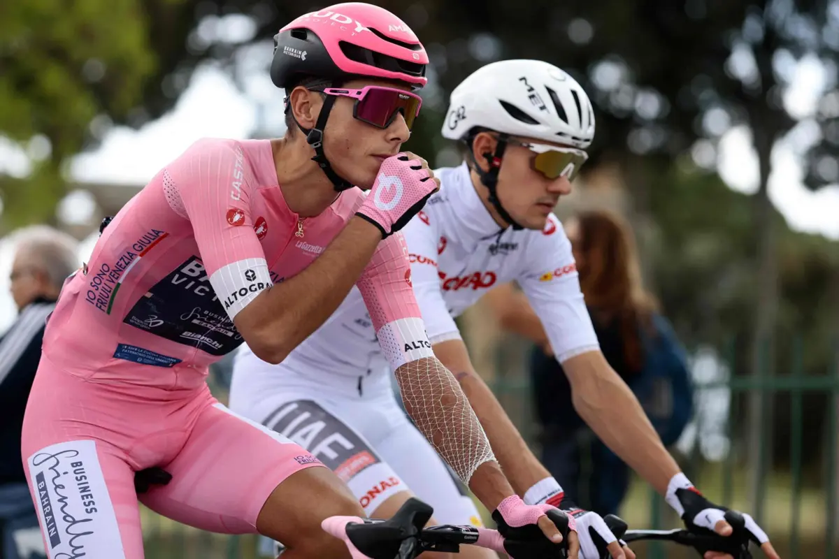 Ciclismo Afonso Eulálio mantém camisola rosa na Volta a Itália.