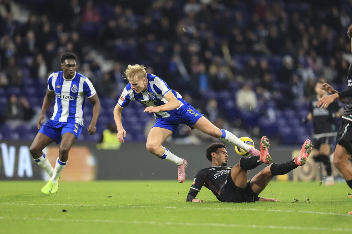 Oumar Ngom com Froholdt