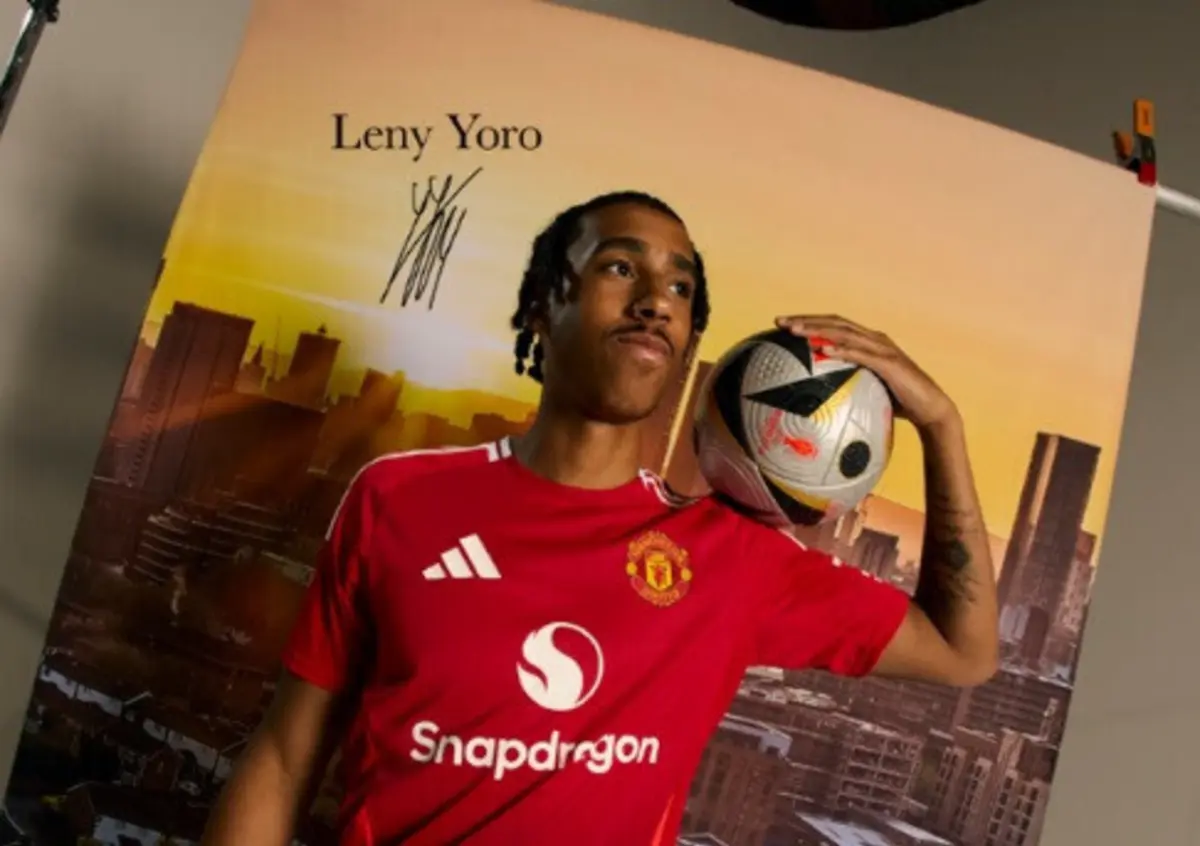 Leny Yoro (créditos: Manchester United)