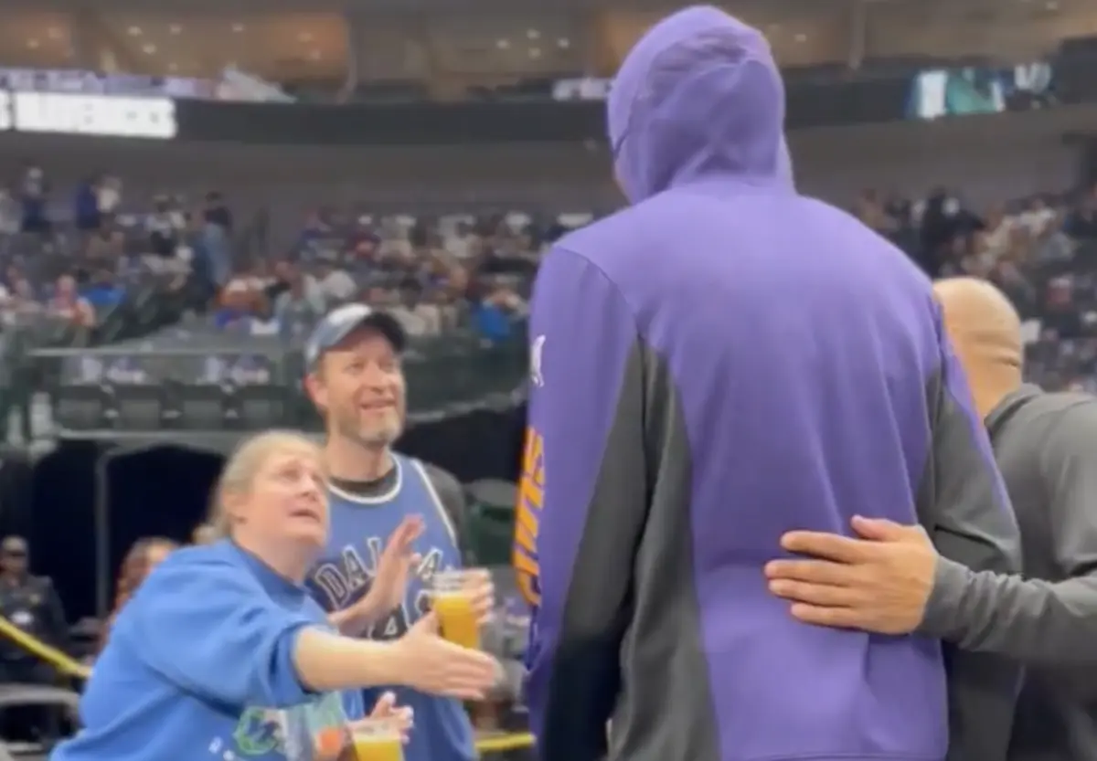 Imagem de contexto do artigo Kevin Durant é insultado por adepta dos Mavericks e vai ter com ela. Ora veja