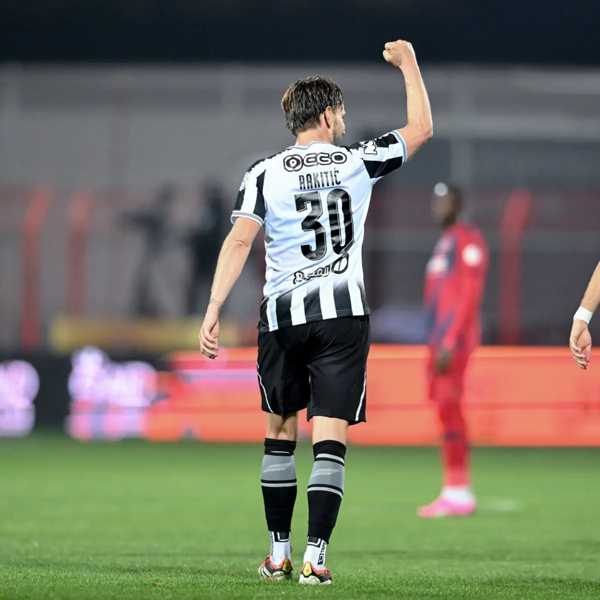 Imagem de contexto do artigo Vítor Pereira estreia-se a ganhar pelo Al Shabab com golo de Rakitic