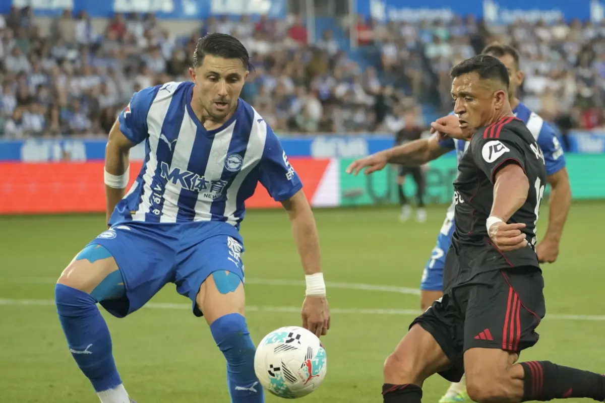 Facundo Garcés, à esquerda