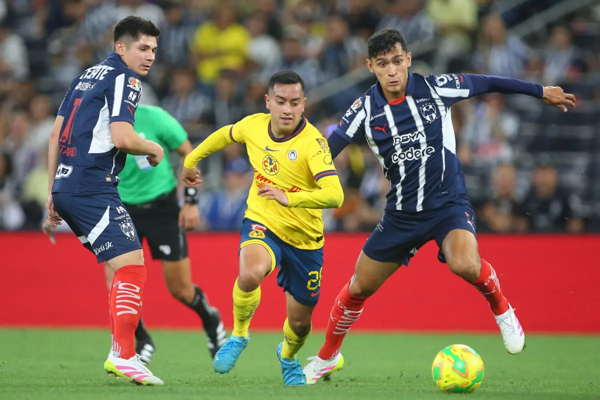 Fidel Ambríz à direita (Créditos: AFP)