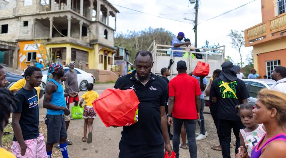 Usain Bolt ajuda o povo da Jamaica após furacão
