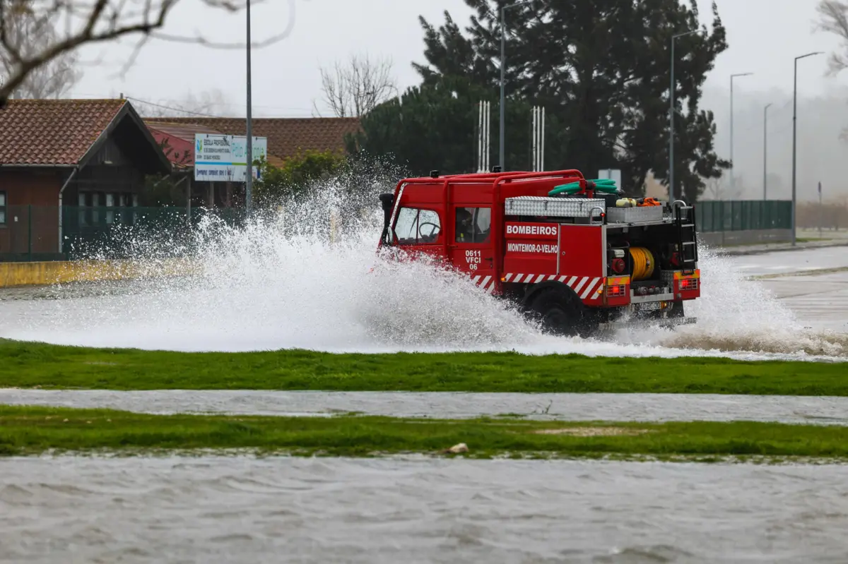Mau tempo em Portugal continental