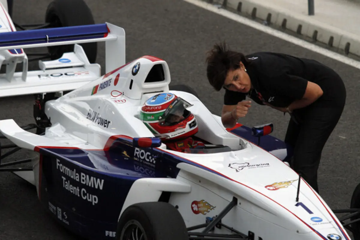 Michele Mouton (à direita), em 2010, no Autódromo Internacional do Algarve (Créditos: Global Imagens)