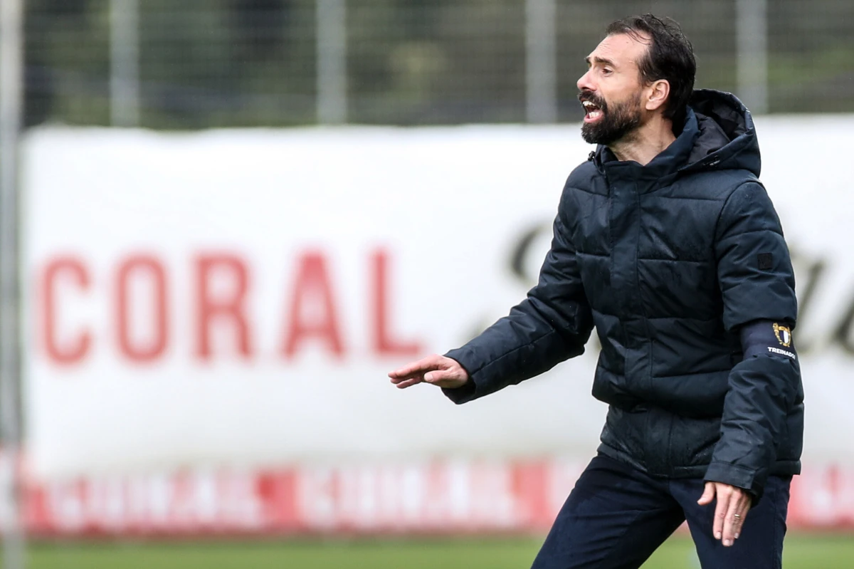 Hugo Oliveira, treinador do Famalicão (Créditos: Lusa)