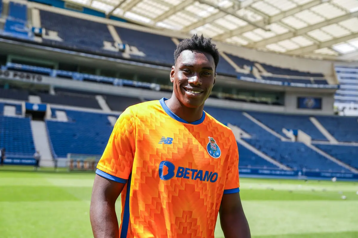 Imagem de contexto do artigo Samu Omorodion: da rejeição ao top-5 dos sub-21 com mais golos