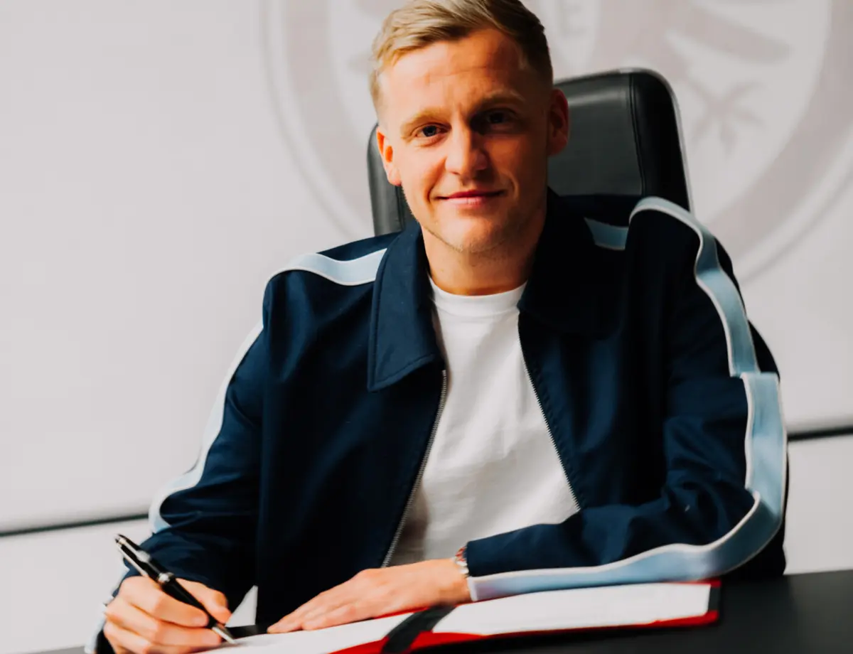 Donny van de Beek reforça Eintracht Frankfurt (créditos: X)