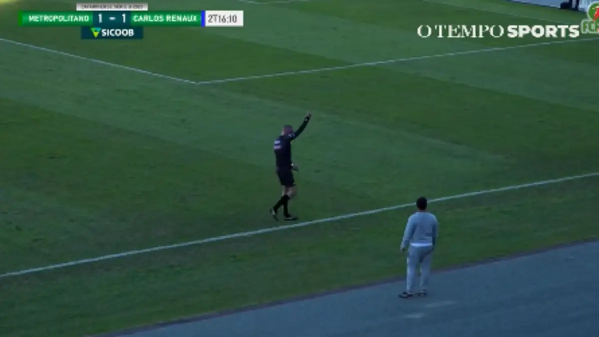 Imagem de contexto do artigo Insólito: jogador brasileiro expulso por urinar numa garrafa quando estava no banco de suplentes