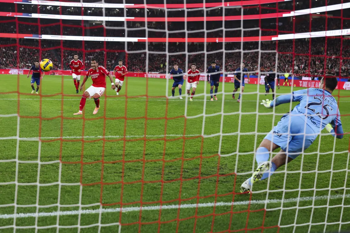 Pavlidis marcou, de penálti, o único golo do jogo