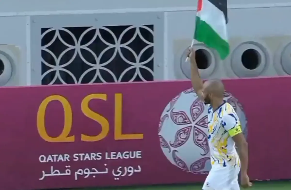 Imagem de contexto do artigo Brahimi marca e ergue uma bandeira da Palestina