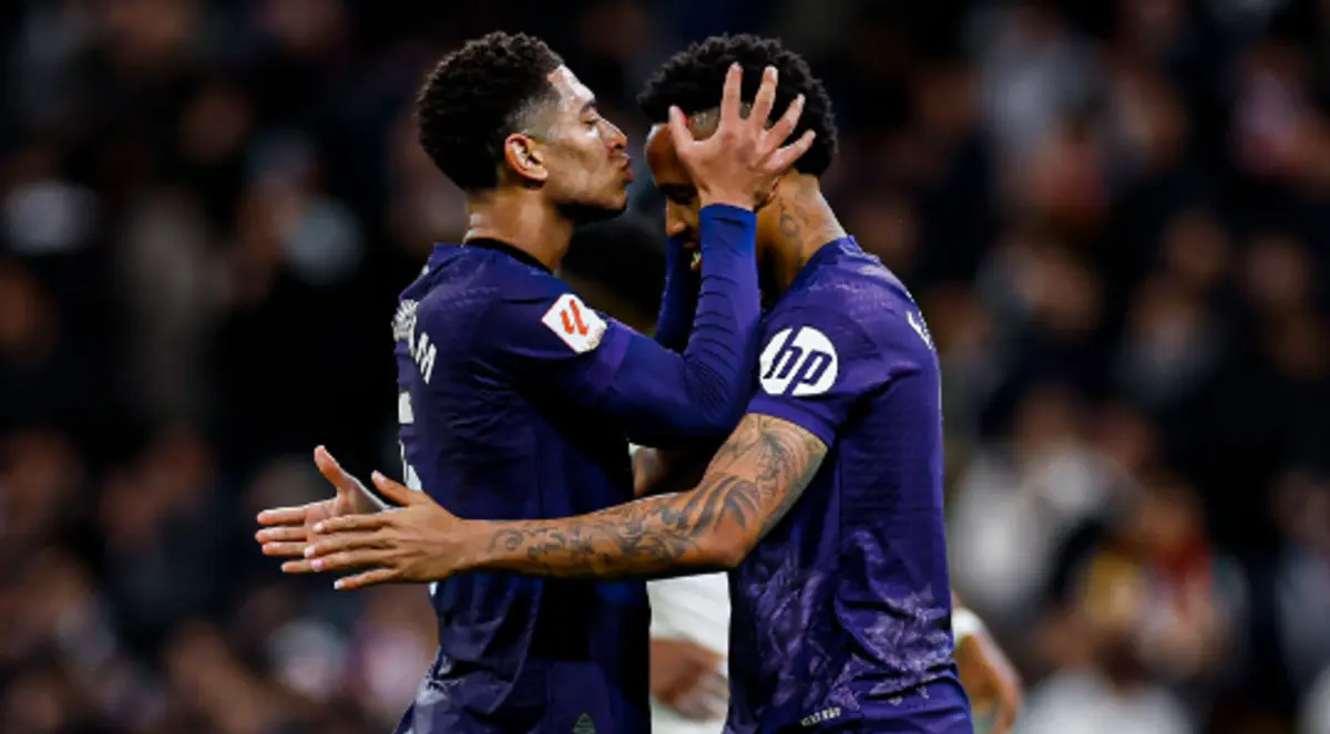 Bellingham com Éder Militão (Reprodução: Real Madrid)