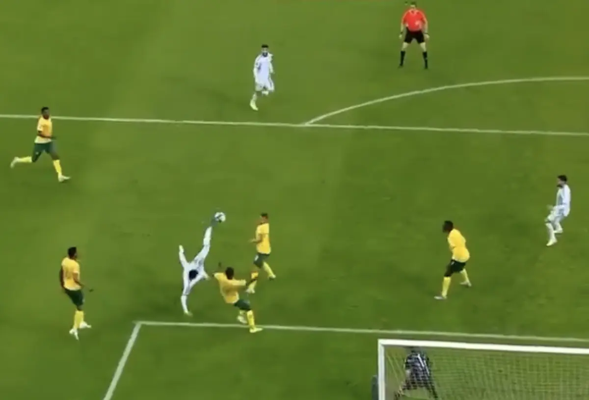 Imagem de contexto do artigo Para ver e rever: o golaço de Benzia no empate da Argélia com a África do Sul