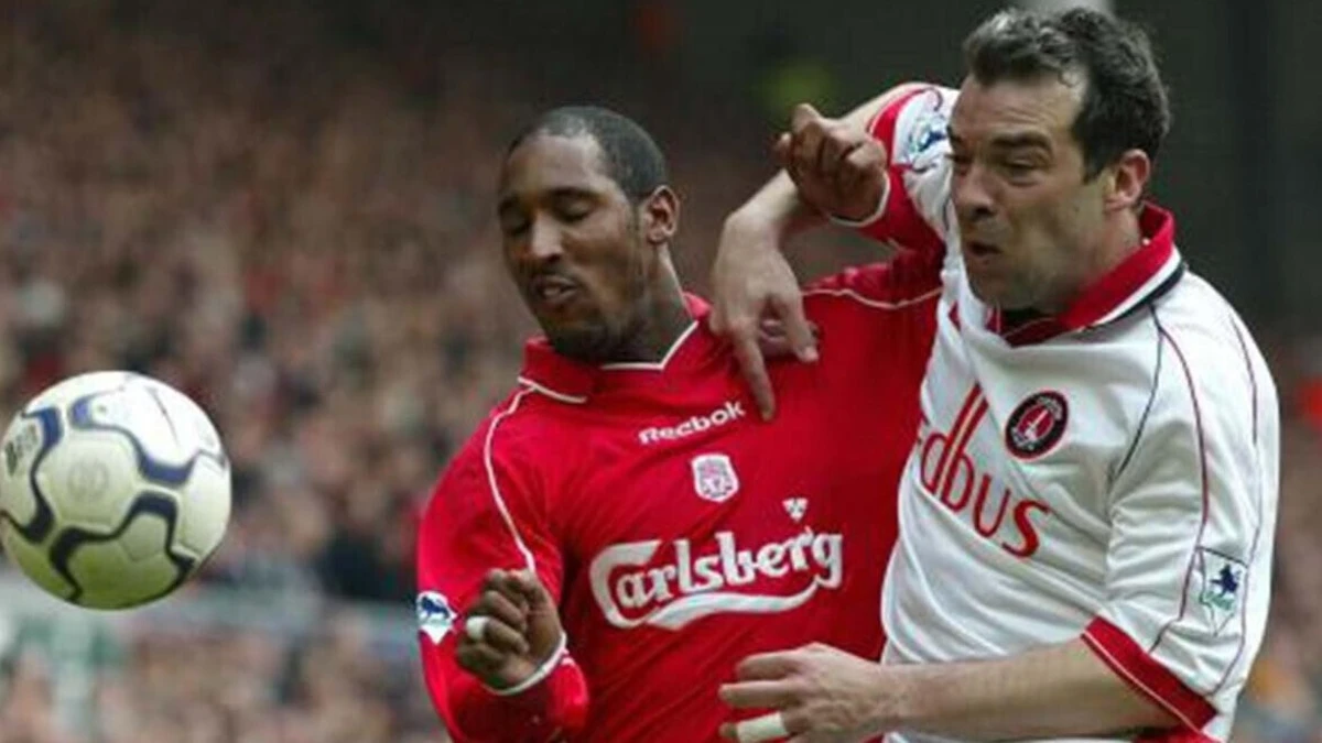 Imagem de contexto do artigo "O treinador pedia ao Jorge Costa calma nos 'tackles' e ele respondia que sabia o que estava a fazer"