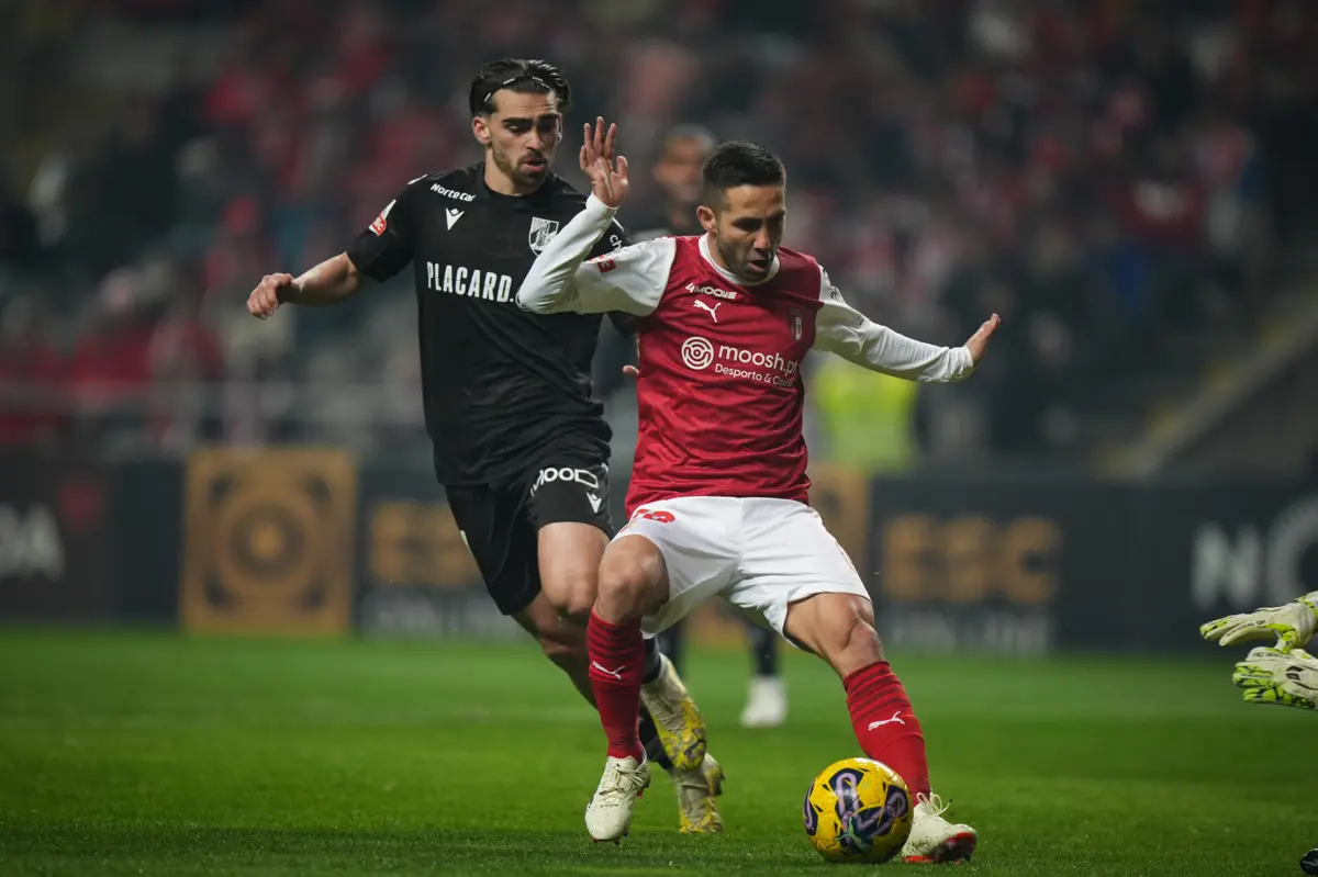 Jota e Moutinho no empate 1-1 na Pedreira (Créditos: Gonçalo Delgado/Global Imagens)