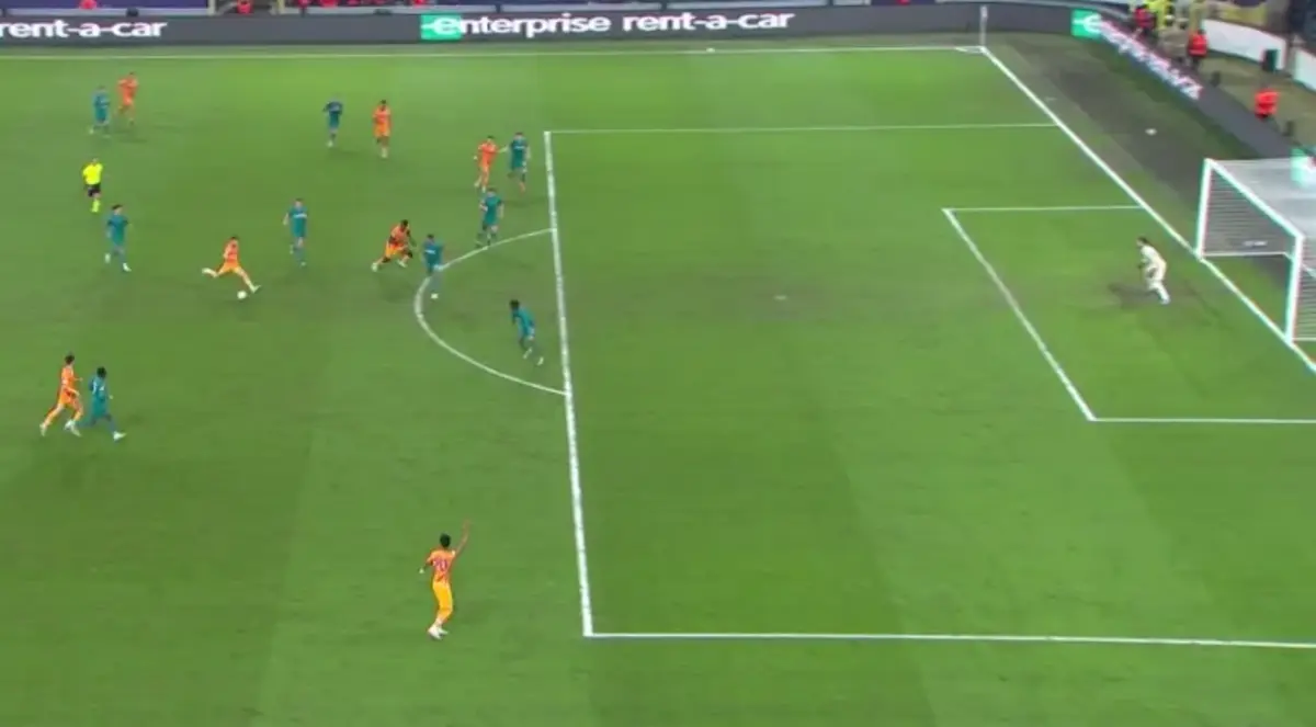 Imagem de contexto do artigo Com o pé direito e de fora da área: veja o golo de Fábio Vieira no Anderlecht-FC Porto