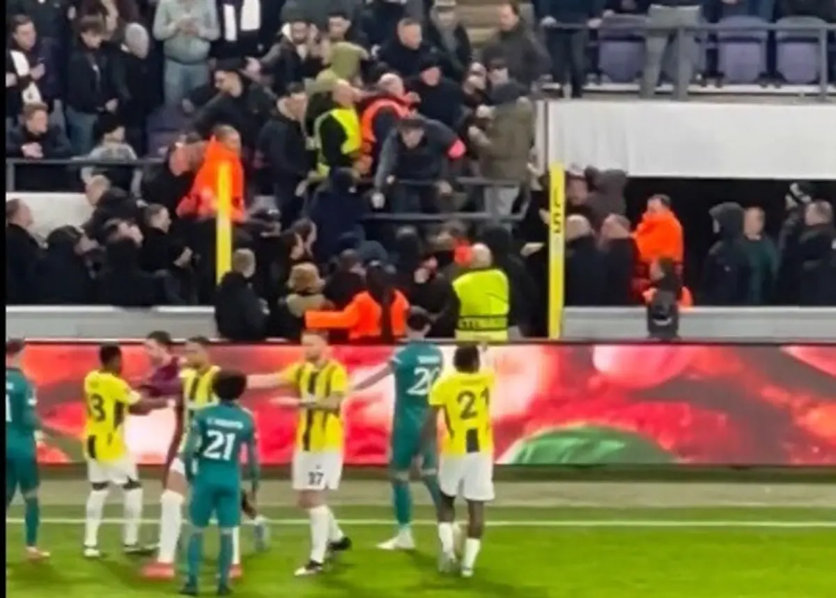 Imagem de contexto do artigo Anderlecht-Fenerbahçe foi suspenso por violência entre adeptos: ora veja